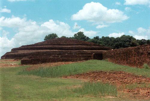 De Sakya stupa van Piprahwa.
